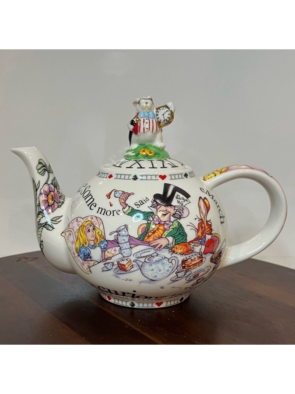 Cardew Design Alice in Wonderland Teapot – Mad Hatter’s Tea Party (2004) 🐇